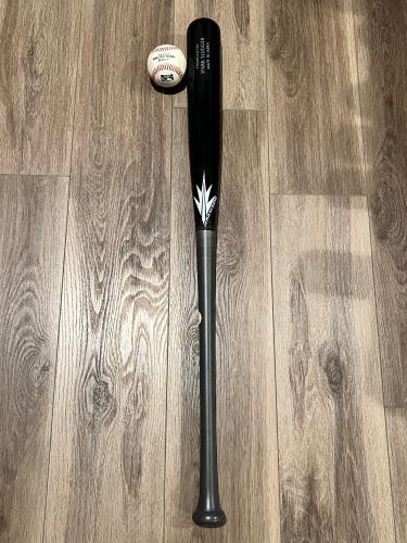 2025 Hakusoh H400 Maple Bat (-3) 31.5 oz 34" (New)