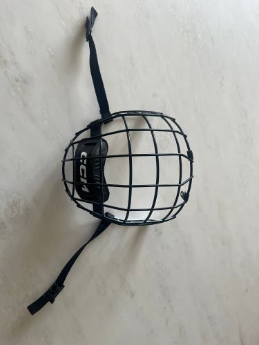 Medium CCM FM580 Full Cage (Used)
