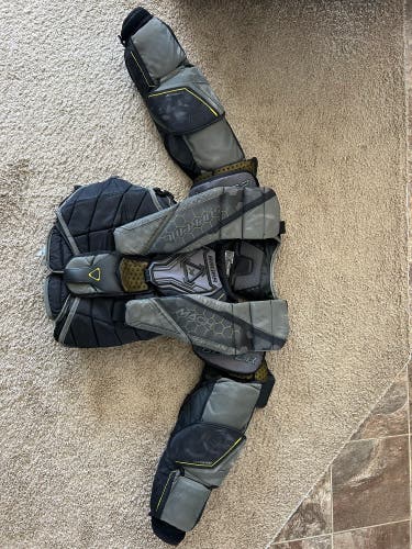Large Bauer Mach Goalie Chest Protector (Used)
