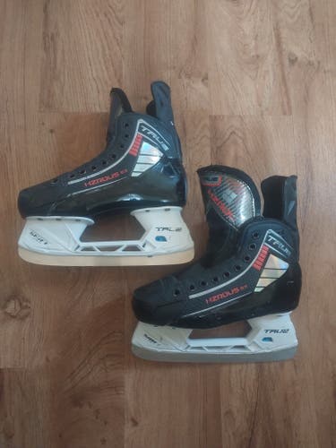 True HZRDUS 5x Hockey Skates Regular Width Size 4 (Used)