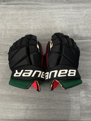 Used Arizona Coyotes Bauer 13" Vapor Hyperlite Gloves