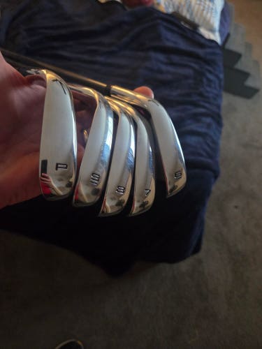 Men's 2025 Callaway Elyte X Right Handed Iron Set Regular Flex Graphite Shaft (Used)