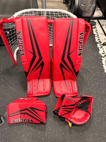 28" Vaughn SLR4 Regular Goalie Full Set (Used)