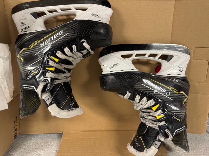 2024 Bauer Supreme M40 Hockey Skates Size 1 (Used)
