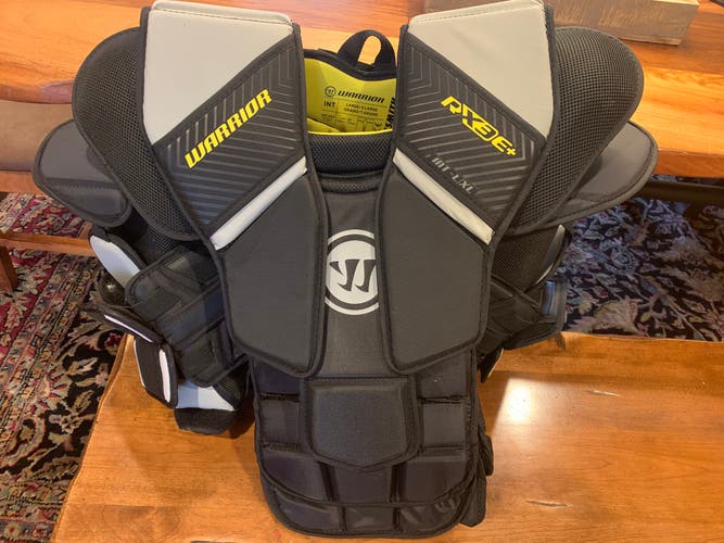Intermediate Large/Extra Large 2022 Warrior RX3E+ Goalie Chest Protector (Used)