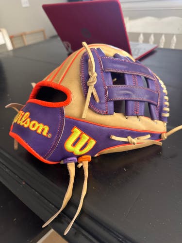 Wilson A2000 RH Infield Baseball Glove 12" (Used)