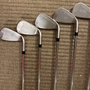 Men's 2024 Callaway Rogue ST Max Left Hand Iron Set Regular Flex 5 Pieces Steel Shaft (Used)