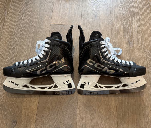 Black 2025 CCM JetSpeed FT8 Pro Hockey Skates Regular Width Pro Stock (Lightly used)
