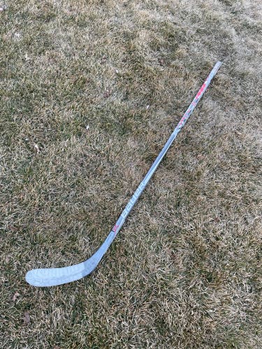 Senior Bauer Vapor 1X Right Handed Hockey Stick P28 95 Flex Lie 5 (Used)