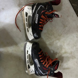 Bauer Vapor XLTX Pro Hockey Skates Regular Width Size 2.5 (Used)