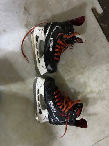 Bauer Vapor XLTX Pro Hockey Skates Regular Width Size 2.5 (Used)