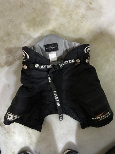 Medium Youth Easton Hockey Pants (Used)