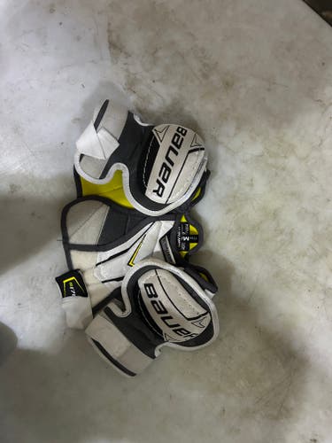 Medium Youth Bauer Supreme 170 Shoulder Pads (Used)