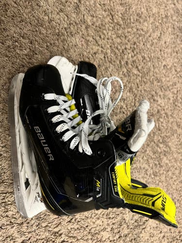 Bauer Supreme M4 Hockey Skates Regular Width Size 5.5 (Used)