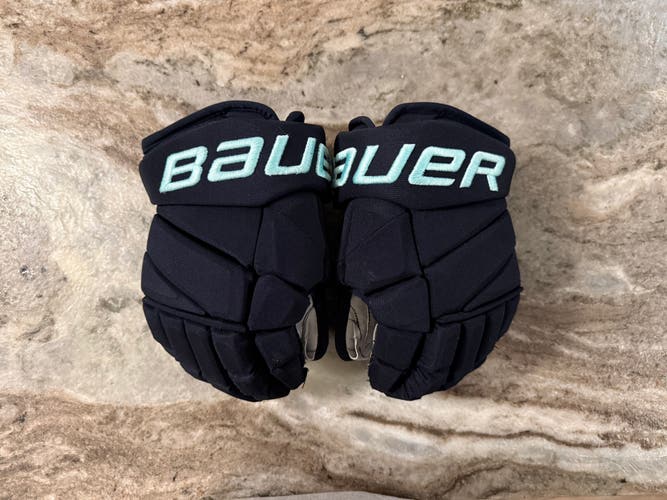 Jaden Schwartz Seattle Kraken Bauer Vapor Hyperlite Gloves 14" Pro Stock (Used)