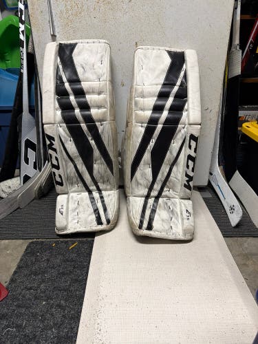 30" 2018 CCM Extreme Flex E3.5 Goalie Leg Pads (Used)