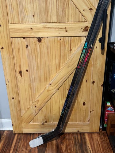 Senior True HZRDUS 7x Right Handed Hockey Stick T28 75 Flex (New)