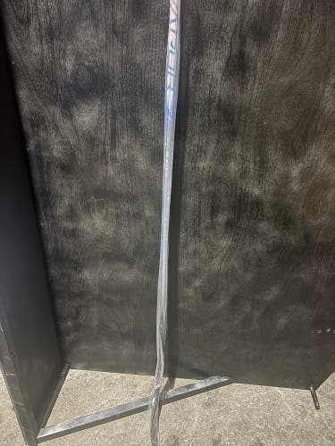 Senior Bauer Vapor Flylite Right Handed Hockey Stick P28 65 Flex (New)