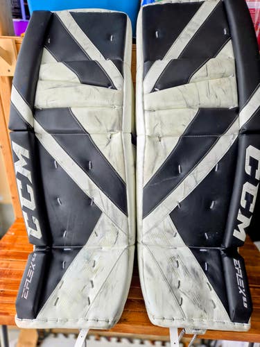 CCM EFlex 5.9 Goalie Leg Pads 34+2 – Great Condition – Senior
