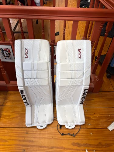 32" Vaughn Velocity V10 Pro Goalie Leg Pads (New)