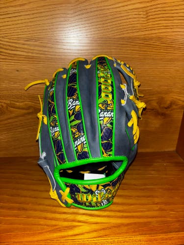 2024 Wilson A2000 Savannah Banana’s RH Infield Baseball Glove (New)