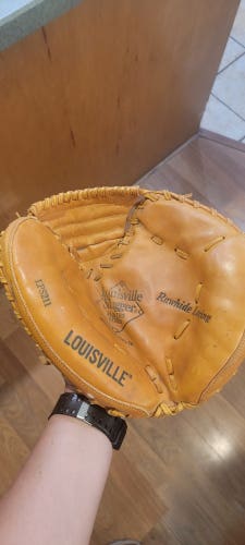 Louisville Slugger RH Catcher's LPS211 Baseball Glove 33" (Used)