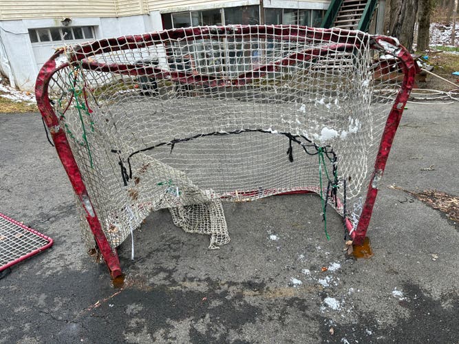 2 hockey nets (very used) with a shooting target
