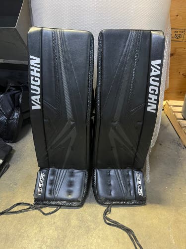 34" Vaughn SLR4 Pro Carbon Goalie Leg Pads (Used)