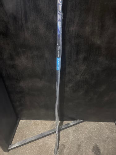 Junior Bauer Vapor Flylite Left Hand Hockey Stick P28 40 Flex (New)