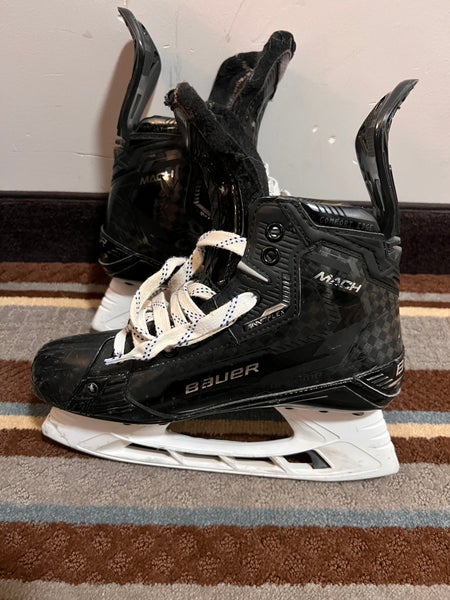 Black Bauer Supreme Mach Hockey Skates Regular Width Size 6.5 (Used)