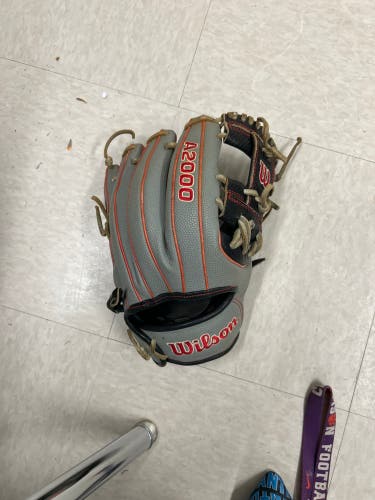 Wilson A2000 RH Infield Baseball Glove 11.75" (Used)