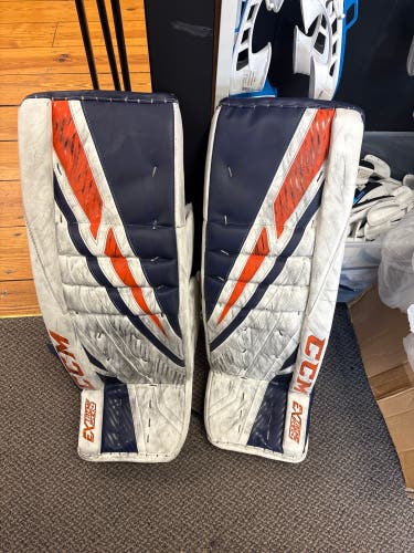 35" CCM Extreme Flex 4 Goalie Leg Pads Pro Stock (Used)