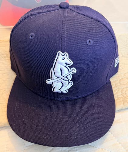 Chicago Cubs Men's 7 1/8 New Era Hat (Used)