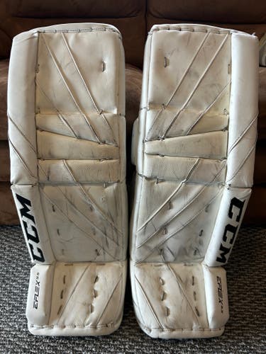 28" +1  CCM EFLEX 5.5 Goalie Leg Pads (Used)