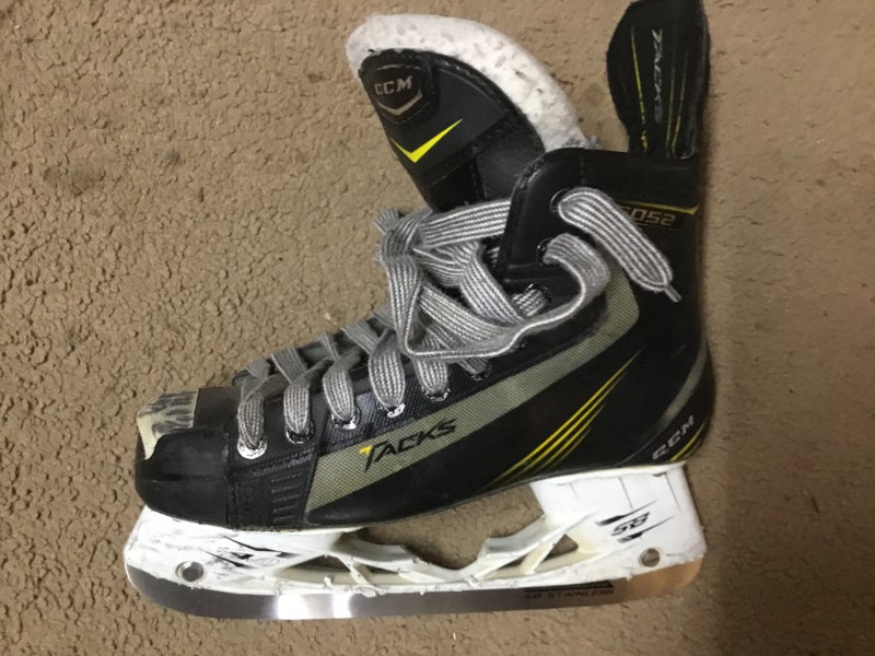 CCM Tacks 5052 Hockey Skates Regular Width Size 5.5 (Used)