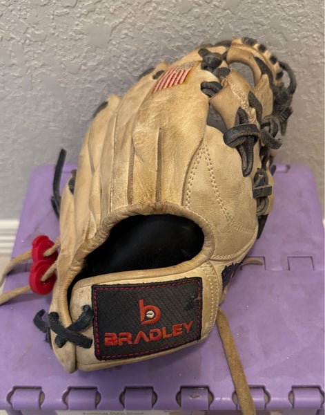 Bradley Next Play RH Infield Baseball Glove 11" (Used)