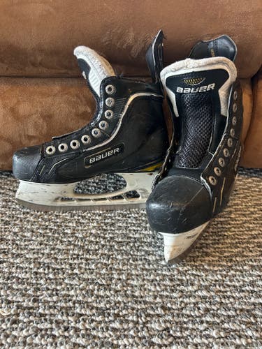 Bauer Supreme Hockey Skates Regular Width Size 3 (Used)