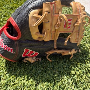 2023 Wilson A2000 RH Infield Baseball Glove 11.25" (Used)