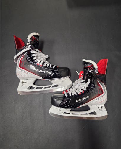 Brand new Senior Bauer Vapor Fly30 11.0D ice hockey skates