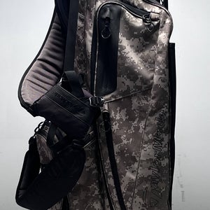 TaylorMade Flex Tech Camo Stand Bag 5-Way Divide Dual Strap Golf Bag