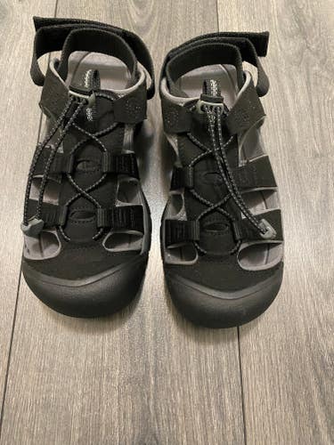 Black Men's Adult Size M 8.0 (W 9.0) Keen