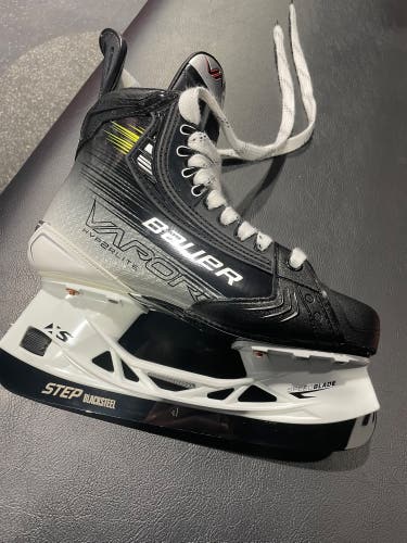 2023 Bauer Vapor Hyperlite 2 Hockey Skates Size 4 (New)