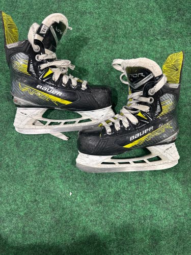 Youth Bauer Vapor X4 Hockey Skates (Regular) Size 13 (Used)