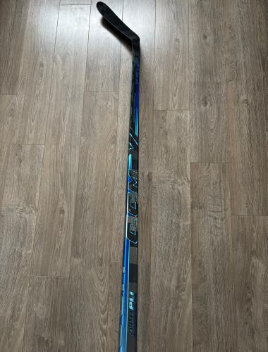 Senior CCM Vizion 2 Left Hand Hockey Stick P28 75 Flex (New)