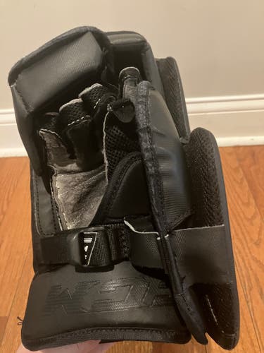 CCM Extreme Flex 5.5 Regular (Used)