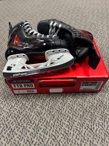 CCM JetSpeed FT8 Pro Hockey Skates Size 5 (New)
