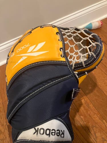 Reebok 7000K Jr Goalie Glove & Blocker