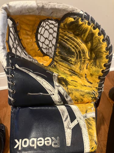 Reebok 7000K Jr Goalie Glove & Blocker