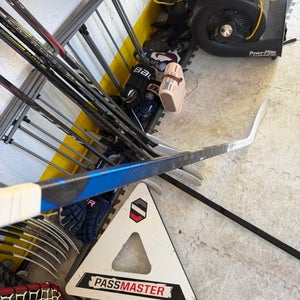 Senior Bauer Nexus Geo Left Hand Hockey Stick Mid Pattern 87 Flex Pro Stock (Used)