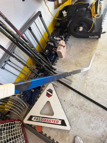 Senior Bauer Nexus Geo Left Hand Hockey Stick Mid Pattern 87 Flex Pro Stock (Used)